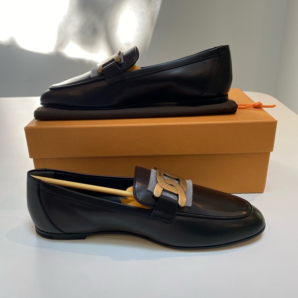 Tod’s Kate Flat Leather Loafer Black/Gold sz 38 New in Box - Picture 5 of 10